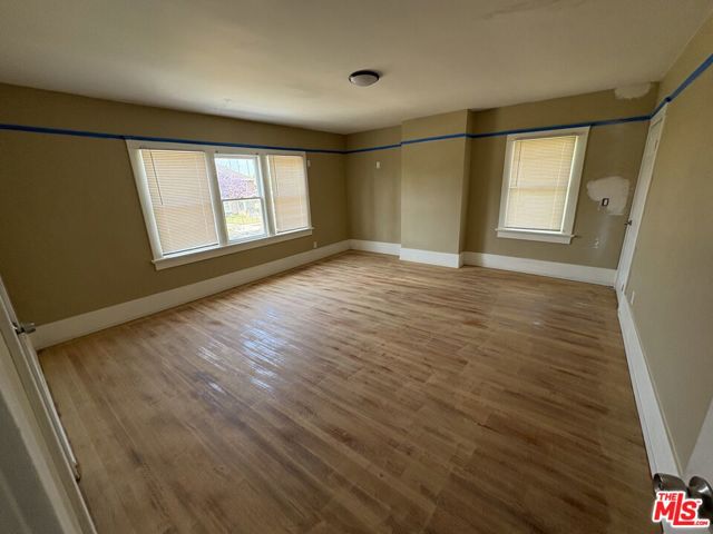 2320 W 25th Street, Los Angeles CA: https://media.crmls.org/mediaz/3ecb1721-5473-4104-bc1f-66e647847144.jpg