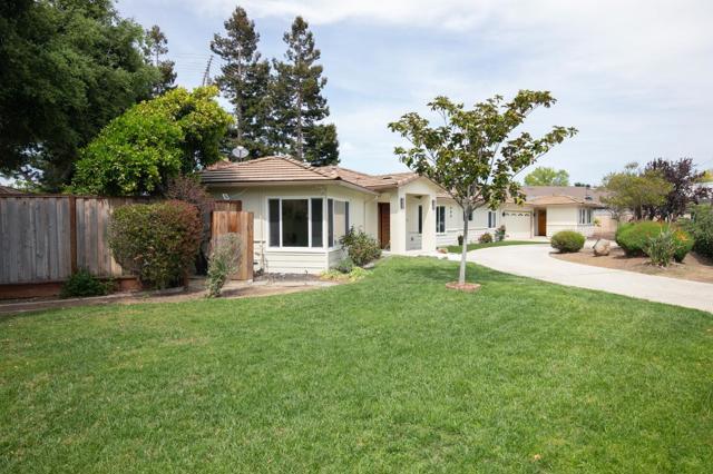 990 Rose Avenue, Mountain View CA: https://media.crmls.org/mediaz/3ecb5195-93d0-427f-938d-59c51b24d9ed.jpg