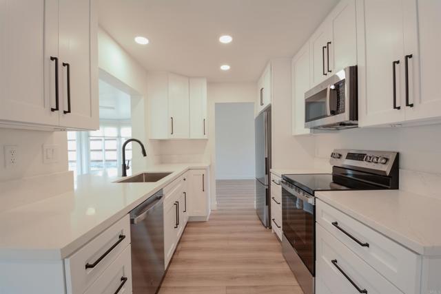 Detail Gallery Image 9 of 32 For 4612 Avery St, Oceanside,  CA 92057 - 4 Beds | 2/1 Baths