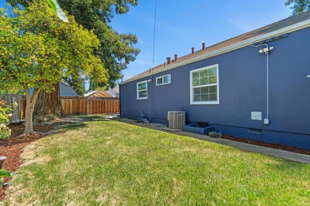 2289 Newhall Street, Santa Clara CA: https://media.crmls.org/mediaz/3ecb8e61-4e98-4449-8689-2a512ef70506.jpg