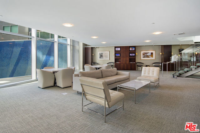 13700 Marina Pointe Drive, Marina del Rey CA: https://media.crmls.org/mediaz/3ecc5781-2bb6-4ab3-ab94-84e47e54d771.jpg