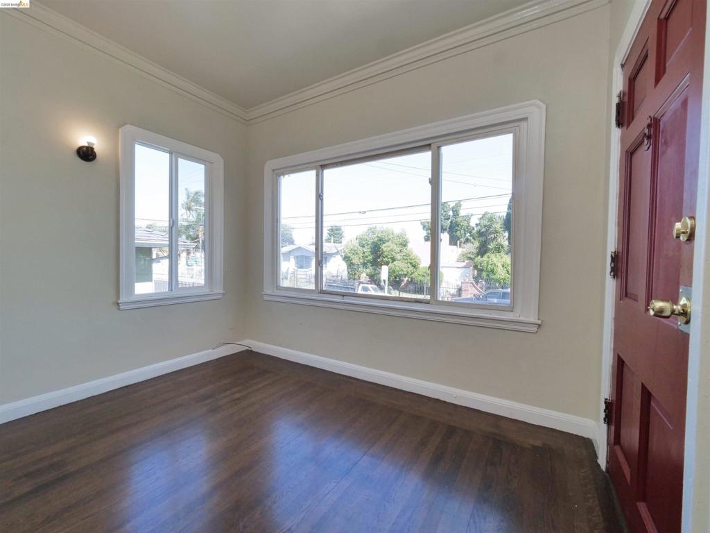 https://media.crmls.org/mediaz/3ecca89b-914d-4e40-a143-07db1ece25b4.jpg?preset=X-Large
