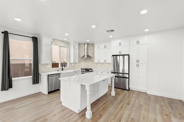 Detail Gallery Image 11 of 35 For 1048 Sunset Crossing Point, San Diego,  CA 92154 - 5 Beds | 3 Baths