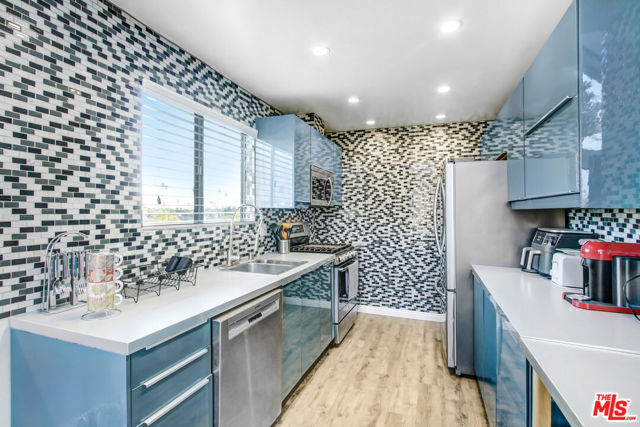 Image 5 of 16 For 831 Gretna Green Way 302
