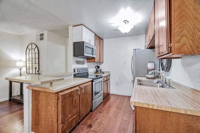 247 N Capitol Avenue, San Jose CA: https://media.crmls.org/mediaz/3ecd1c98-0004-407f-80ac-64635bffcfca.jpg