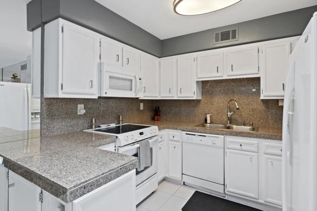 3162 Sunflower N Loop, Palm Springs CA: https://media.crmls.org/mediaz/3ecd8ed6-4f58-4e4a-8750-43b1018d1f6c.jpg