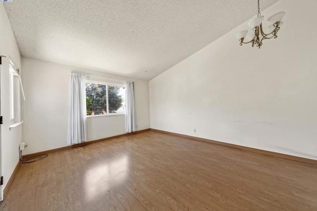 136 Hackamore Ln, Fremont CA: https://media.crmls.org/mediaz/3ece2036-7b47-411a-a055-54bd03050b55.jpg