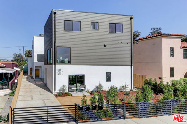 1291 Sycamore, Los Angeles CA: https://media.crmls.org/mediaz/3ece4c34-9fbe-4d88-b353-412939afc3cf.jpg
