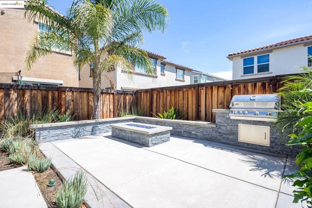 270 Guthrie Lane, Brentwood CA: https://media.crmls.org/mediaz/3ece9284-b7f7-45fe-a882-6ac685780d52.jpg