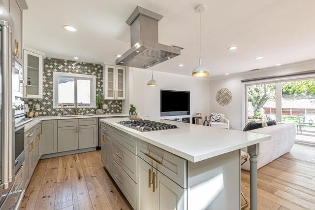 658 S Daniel Way, San Jose CA: https://media.crmls.org/mediaz/3ece9fc3-7f5f-4857-88fa-b17aa267ea5c.jpg