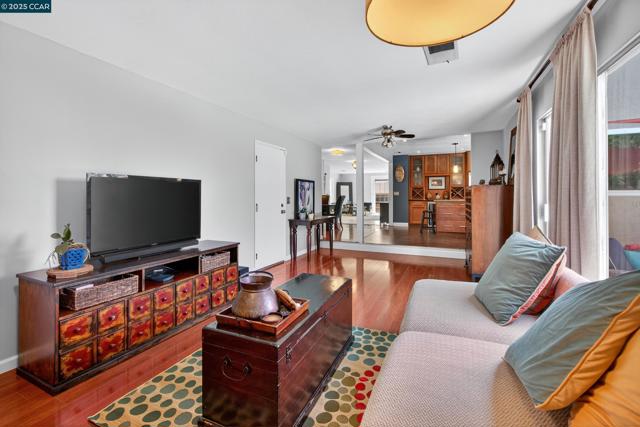 2173 Madrone Dr, Fairfield CA: https://media.crmls.org/mediaz/3ecf3495-ecdd-4efe-8746-620d131eace0.jpg