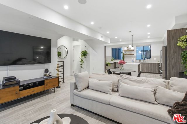 6707 N Sepulveda Boulevard, Van Nuys CA: https://media.crmls.org/mediaz/3ecf3558-8231-4712-92b0-fe989f59932c.jpg