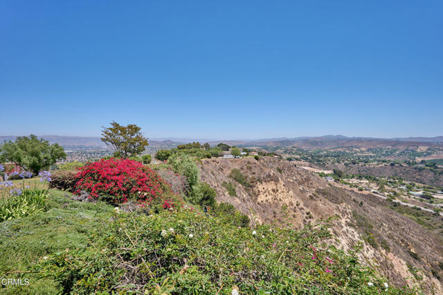 11848 Presilla Road, Camarillo CA: https://media.crmls.org/mediaz/3ecf49b7-89c1-48eb-b523-91d69a344799.jpg