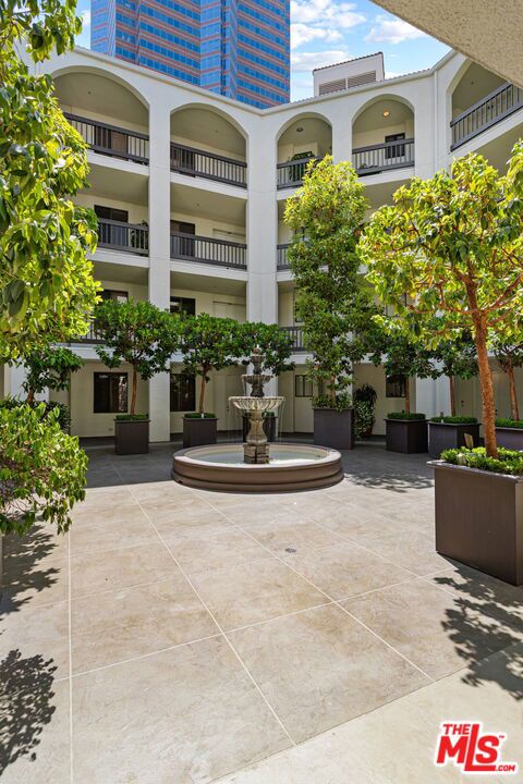 2102 Century Park Lane, Los Angeles CA: https://media.crmls.org/mediaz/3ecf68de-700d-4622-81f2-29bda0c0f493.jpg