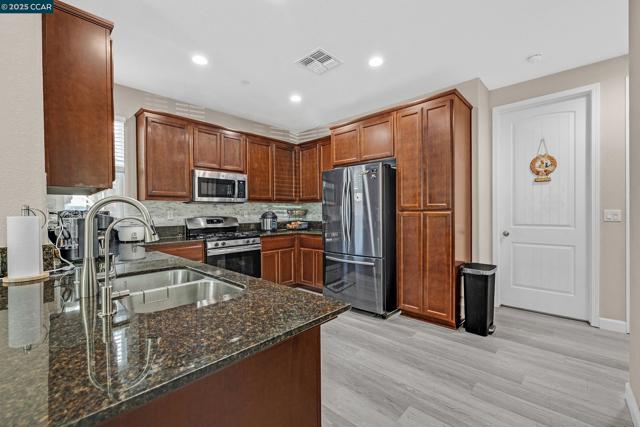 210 Belle Harbor Circle, Pittsburg CA: https://media.crmls.org/mediaz/3ecf9008-7c29-46b4-9cc5-ef51deeed190.jpg