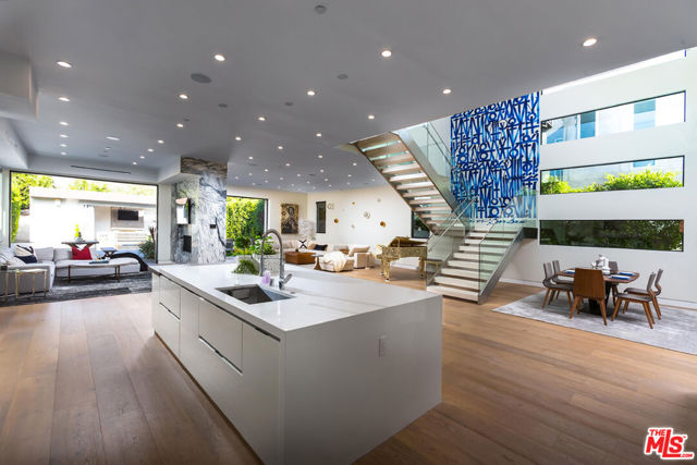726 N Martel Avenue, Los Angeles CA: https://media.crmls.org/mediaz/3ed031ba-3573-4c01-8276-65f274fdb4b8.jpg