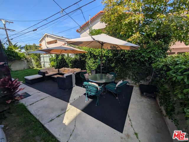 2120 Carmona Avenue, Los Angeles CA: https://media.crmls.org/mediaz/3ed0763f-3307-48da-a371-574effb791f0.jpg