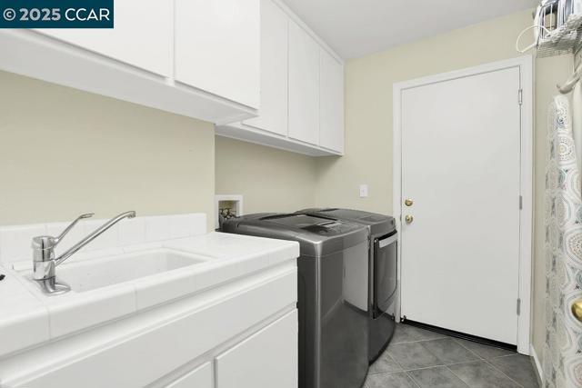 755 Boltzen St, Brentwood CA: https://media.crmls.org/mediaz/3ed09abe-57f2-4dd2-9cb1-e224f9bde1b1.jpg