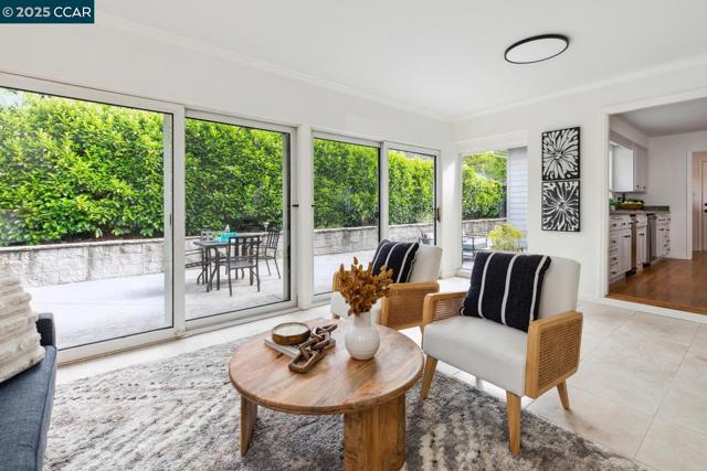 1100 Hillcrest Dr, Lafayette CA: https://media.crmls.org/mediaz/3ed10be4-5de8-4836-9616-0d92ca9bdaac.jpg