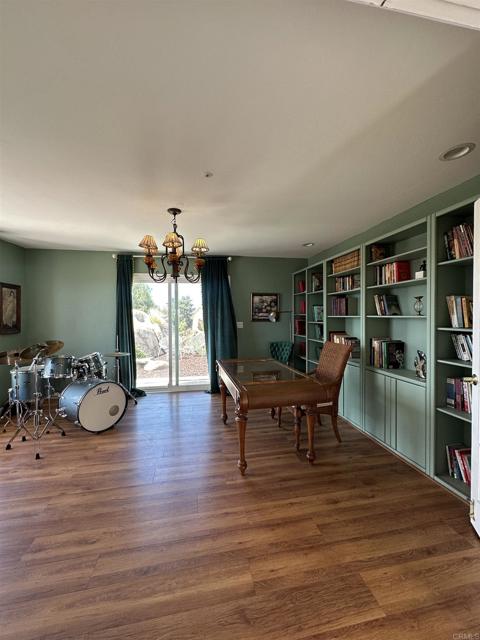 Detail Gallery Image 7 of 17 For 945 Deodar Rd, Escondido,  CA 92026 - 3 Beds | 3 Baths