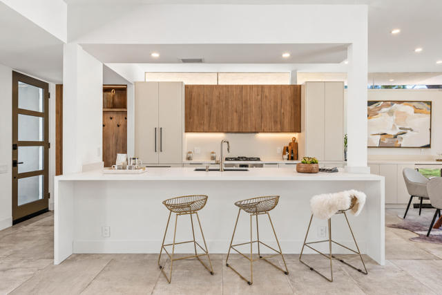 80 Lakeview Drive, Palm Springs, CA 92264