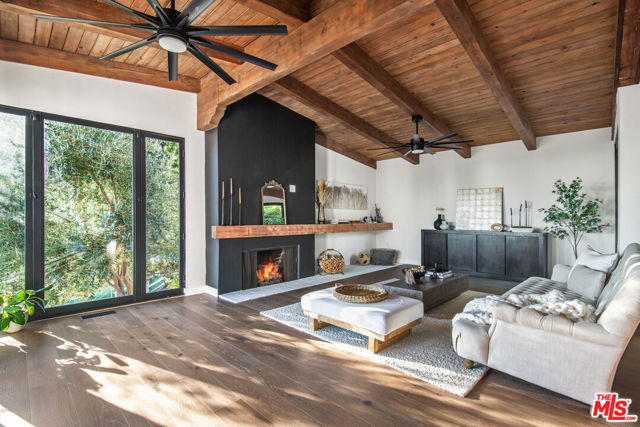 9265 Thrush Way, Los Angeles CA: https://media.crmls.org/mediaz/3ed1c7c9-9b4e-4342-9275-3591bee29e31.jpg
