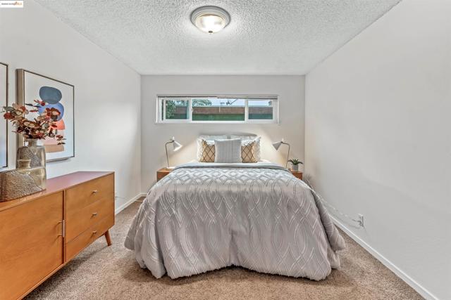 389 Somerset Rd, Piedmont CA: https://media.crmls.org/mediaz/3ed272b1-09fd-496a-9a5a-531d5a96b7fa.jpg