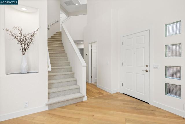 122 Cortona Dr, San Ramon CA: https://media.crmls.org/mediaz/3ed45765-9378-4512-a76f-cf0f7c73c20e.jpg