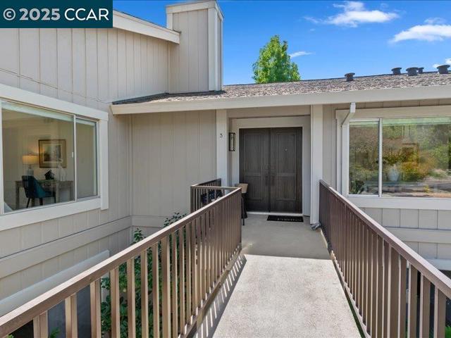 2175 Cactus Ct, Walnut Creek CA: https://media.crmls.org/mediaz/3ed46111-5819-4e4a-9db2-47a0f9bf337c.jpg