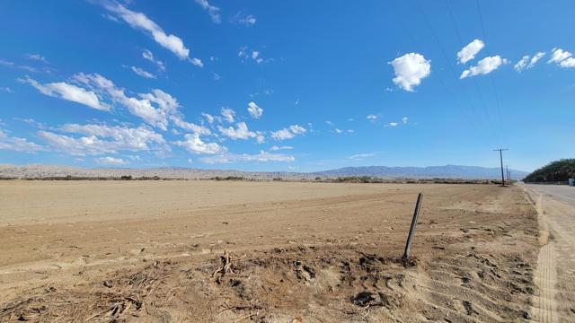 96400 70th Avenue, Thermal CA: https://media.crmls.org/mediaz/3ed46ddb-97a0-4af9-833b-1144ee30475c.jpg