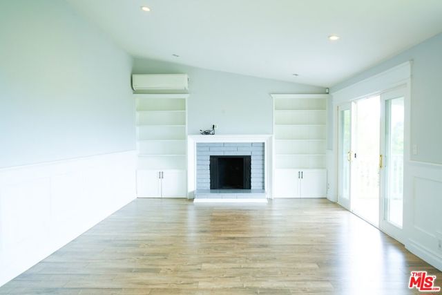 22224 Cass Avenue, Woodland Hills CA: https://media.crmls.org/mediaz/3ed49cb7-4d75-4f34-b6c4-a31c3dd49767.jpg