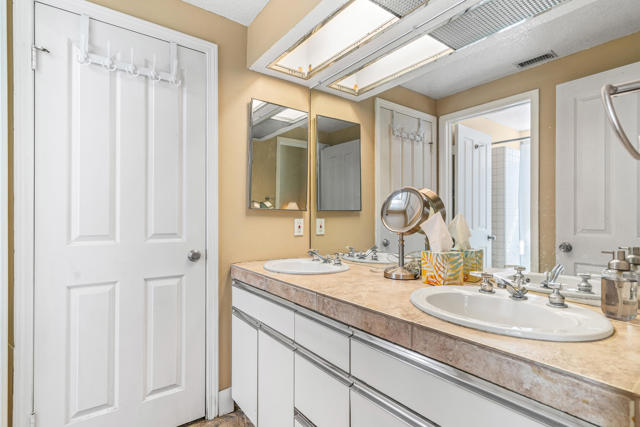 340 Augusta Drive, Palm Desert CA: https://media.crmls.org/mediaz/3ed4b21c-4034-4ee9-86a2-3d31b8c003de.jpg