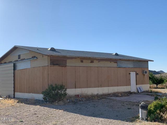 Detail Gallery Image 3 of 10 For 10424 Santa Fe Fire Rd, Lucerne Valley,  CA 92356 - 3 Beds | 3 Baths