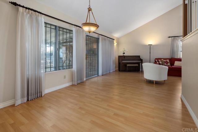 Detail Gallery Image 11 of 29 For 7826 Hemphill Dr, San Diego,  CA 92126 - 5 Beds | 2/1 Baths