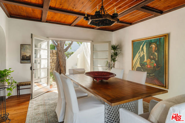 3744 Clayton Avenue, Los Angeles CA: https://media.crmls.org/mediaz/3ed66216-4416-43ee-a113-713a95a3cb01.jpg