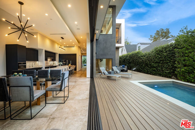 8356 W 4th Street, Los Angeles CA: https://media.crmls.org/mediaz/3ed75308-2fe7-44c7-8812-4f93527750e0.jpg