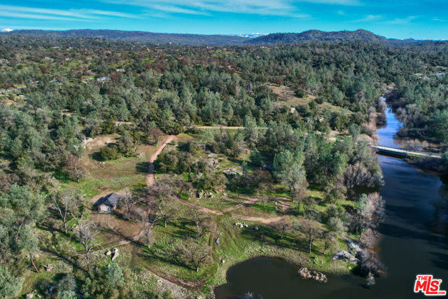 1 Blackhawk Lake, Coarsegold CA: https://media.crmls.org/mediaz/3ed75649-b863-4b44-96b8-616f83f441b3.jpg