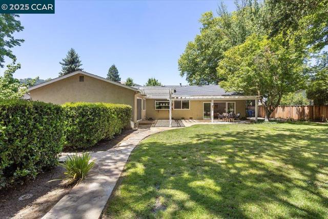 115 Saint Jean Ct, Danville CA: https://media.crmls.org/mediaz/3ed7abfd-3b8a-4531-b7bc-d03e5232bc59.jpg
