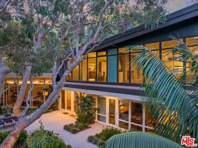 2179 Mandeville Canyon Road, Los Angeles CA: https://media.crmls.org/mediaz/3ed81889-f1e3-4ff7-becb-dde2a7f67fa4.jpg