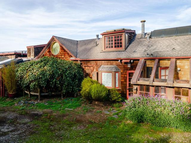 1009 Miramontes Street, Half Moon Bay CA: https://media.crmls.org/mediaz/3ed825dc-f7fa-4a7e-bb82-98c5674a76a8.jpg