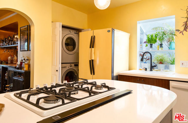 1872 W 38th Place, Los Angeles CA: https://media.crmls.org/mediaz/3ed848ba-2994-452d-81fa-8305d8c5813f.jpg