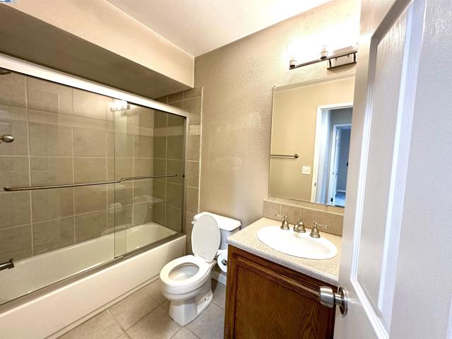 2000 Canyon Woods Dr, San Ramon CA: https://media.crmls.org/mediaz/3ed8a10e-2ca1-4d92-90ef-e01aee116d2d.jpg