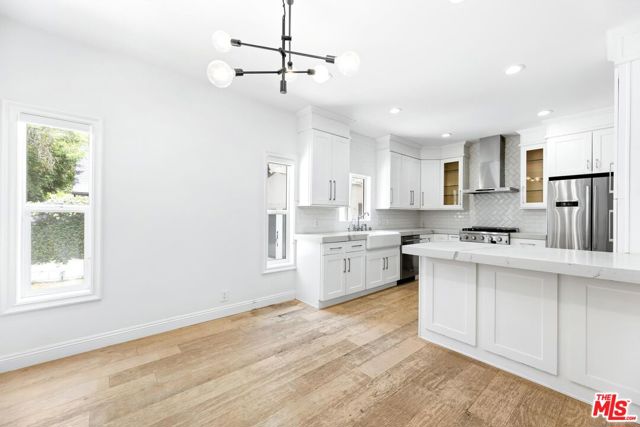 7614 Willoughby Avenue, West Hollywood CA: https://media.crmls.org/mediaz/3ed917f6-9fd9-4aaa-995c-4271bab95f73.jpg