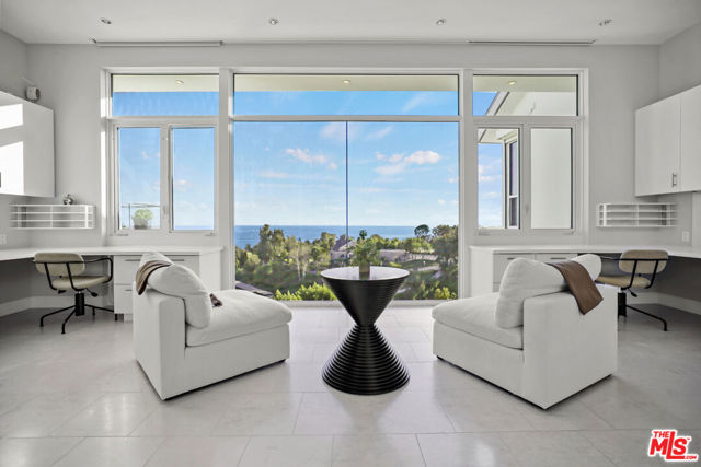 27454 Winding Way, Malibu CA: https://media.crmls.org/mediaz/3ed93f2e-82ef-45ac-b446-814968709f00.jpg