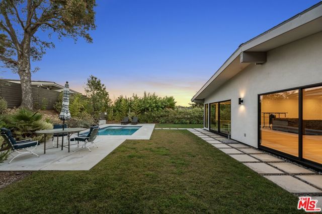 8400 Edwin Drive, Los Angeles CA: https://media.crmls.org/mediaz/3ed97f25-45ac-4f8b-a883-1c3bc0d62949.jpg