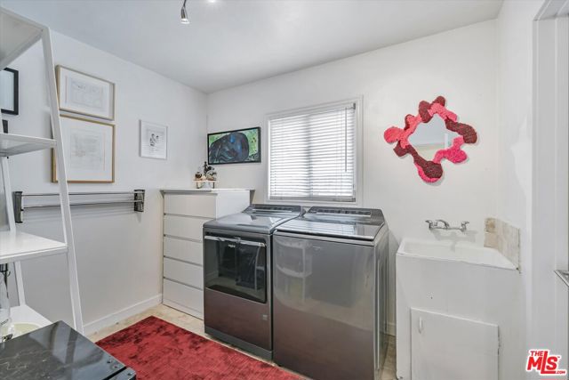 2316 Laurelmont Place, Los Angeles CA: https://media.crmls.org/mediaz/3edb05ad-a41e-4832-bcdf-071619dcb66f.jpg