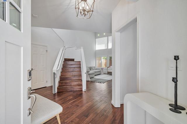6192 Lakeview Cir, San Ramon CA: https://media.crmls.org/mediaz/3edb474e-a9e3-494f-a9e3-9fdef6de23fd.jpg