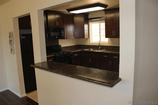 520 Glover AVE, Chula Vista CA: https://media.crmls.org/mediaz/3edb6929-2250-481e-a5be-d286879dded3.jpg