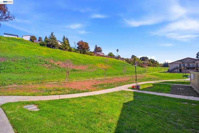 267 Famoso Plz, Union City CA: https://media.crmls.org/mediaz/3edbfc66-37e5-4a6d-8aba-eeafbfe99747.jpg