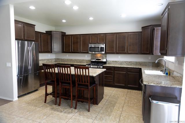 29360 Coral Island Ct, Menifee CA: https://media.crmls.org/mediaz/3edc4d8c-95bd-4df9-b5b0-7b36c7e34d1f.jpg